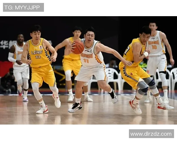 广州篮球队与上海篮球队赛后分析力量对比与战术探讨